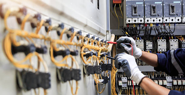Professional Electrician technician working in Lynbrook, NY